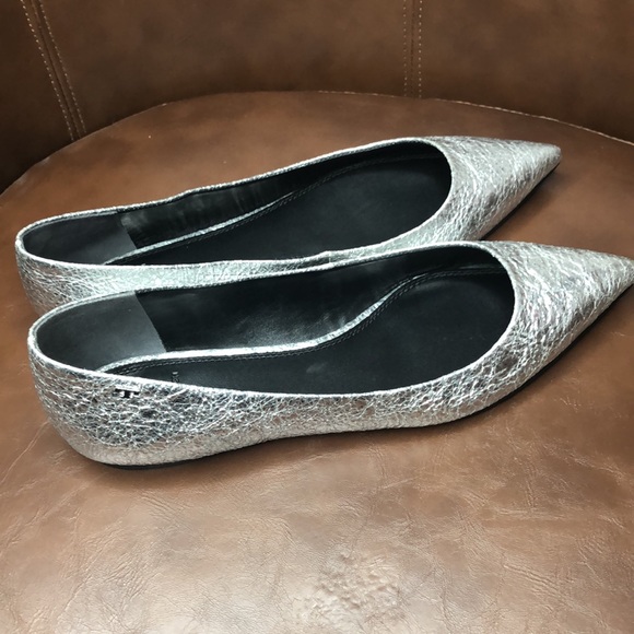 Tory Burch Victoria Crinkled Ballet Flat - Picture 4 of 10